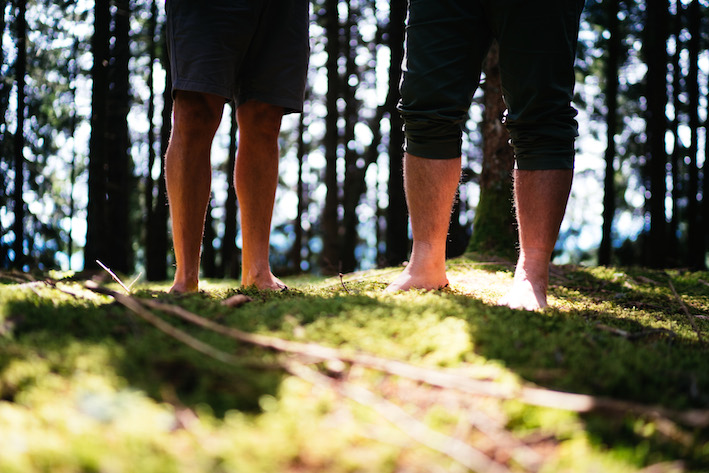 Auszeit am Bauernhof in Kärnten, barfuss im Wald